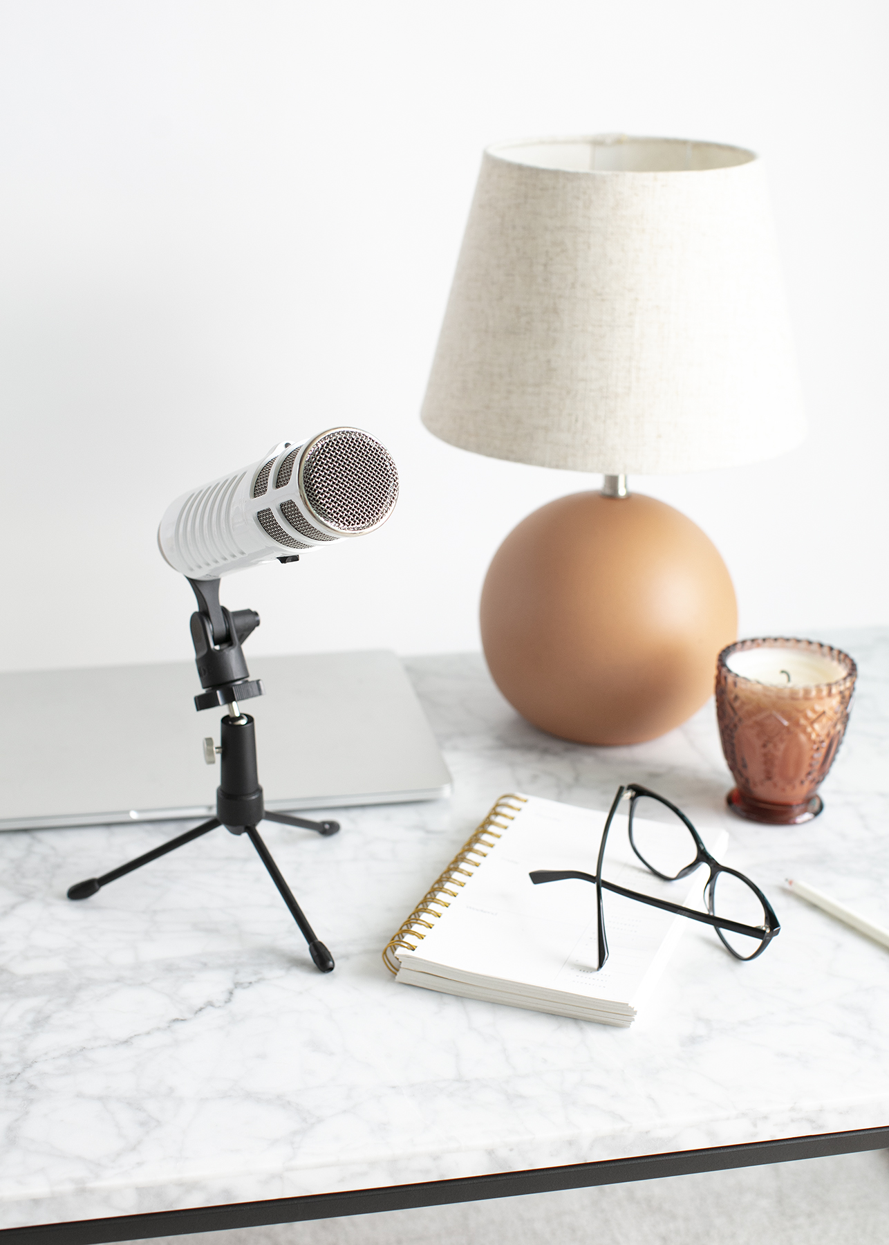 6 Podcasts That Will Make You a Better Business Owner | Emily Moore | Private Photo Editor | www.emilymoorephoto.com | Looking for extra free education that will help you become a better business owner? Check out these 6 podcasts that are great for small business owners and creatives!